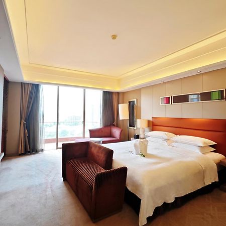 Dongguan Royal Garden Hotel Bagian luar foto